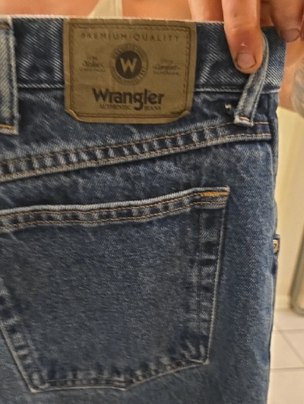 Wrangler Men's Dark Blue Relaxed Fit Jeans